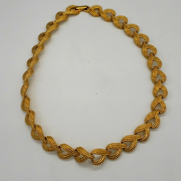 Vintage Napier Signed Gold Tone Chunky Textured Link Necklace - Picture 10 of 12
